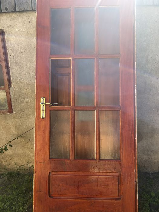Vând ușă din lemn exterior dublă folosită!
