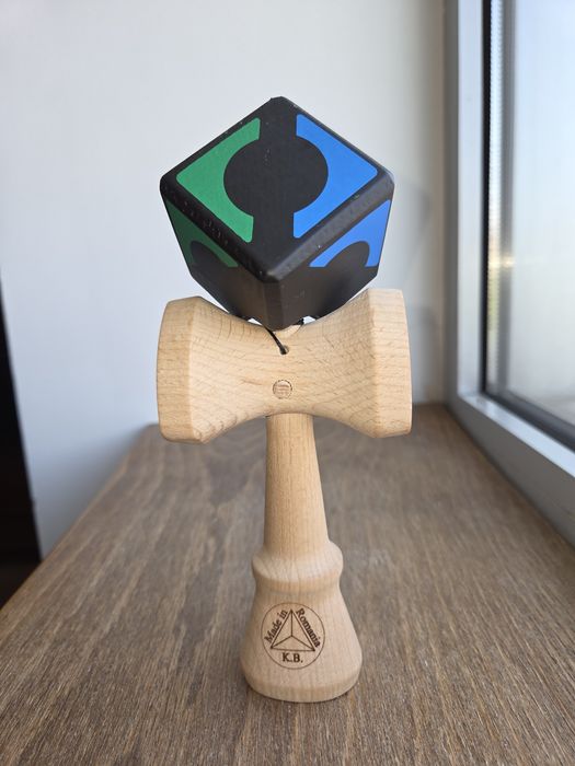 NOU!!!Vând kendama cubică(Squaredama)