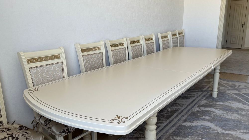 Стол со стульями