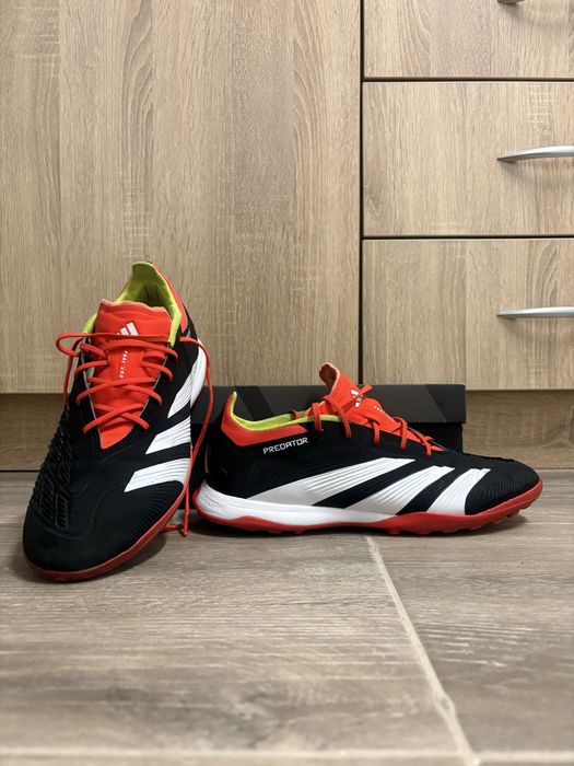 Професионални футболни стоножки(Adidas Predator Elite TF)-42 и 2/3