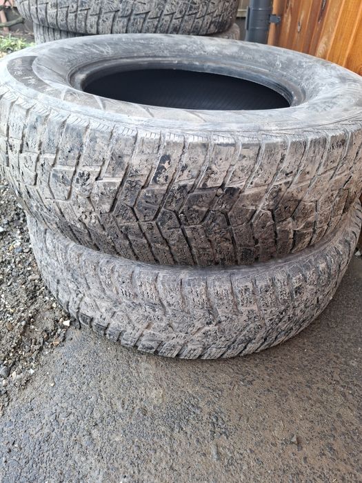 Vând anvelope Hankook 225 75 R16C All seasons