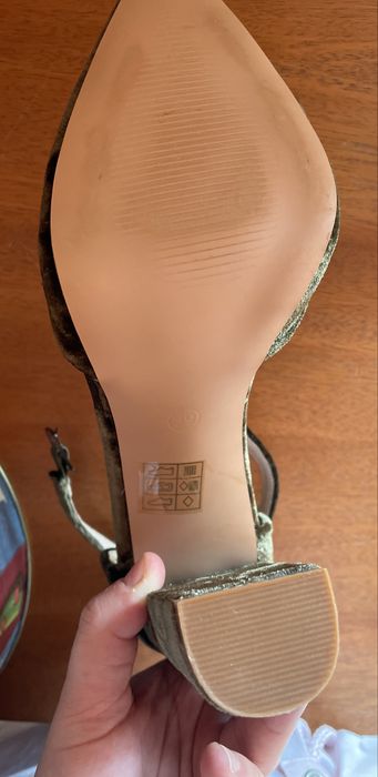 Нови! Обувки на висок ток, 39 номер, зелен цвят/хамелеон, кадифе