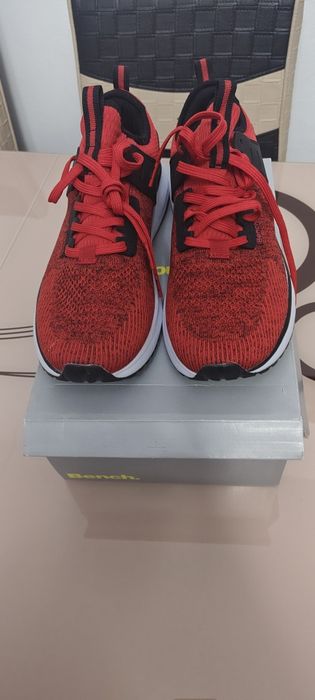 Adidași Bench Roși