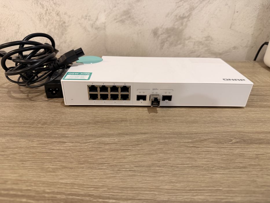Switch QNAP QSW-308S – 3 porturi 10GbE SFP+ & 8 porturi 1GbE