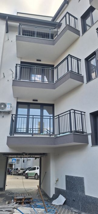 Алуминиеви и стъклени парапети с Експресен монтаж