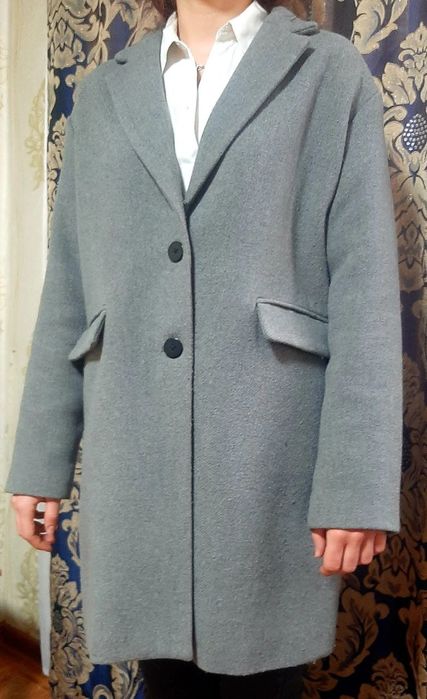 Пальто женское серого цвета