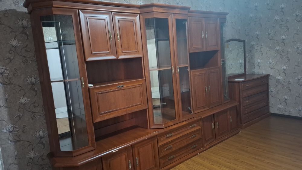 Шкаф, камод сотилади.