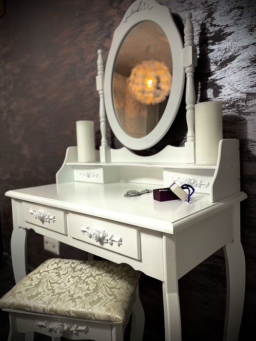 De inchiriat/ Masa de gatit mireasa/ manechine/ masa de machiaj