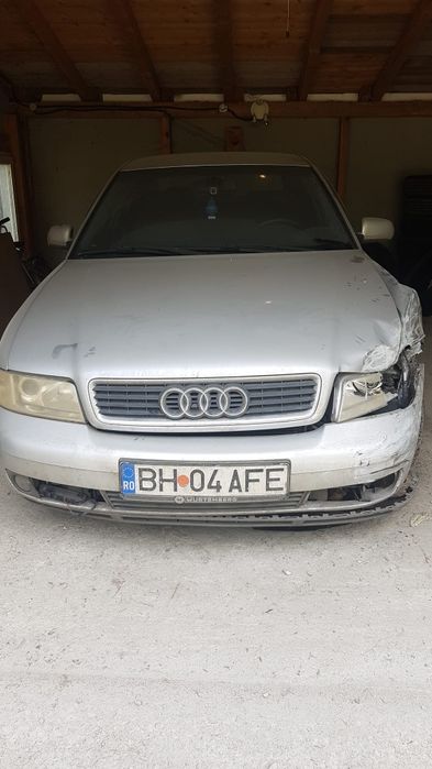 Vând Audi A4 b5 din 2001 AVARIAT