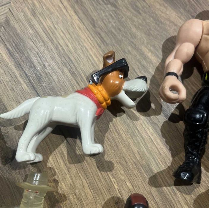 Продавам различни видове редки фигурки(играчки).