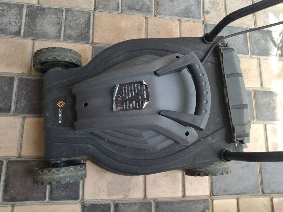 Срочний Газонакосилка сотилади