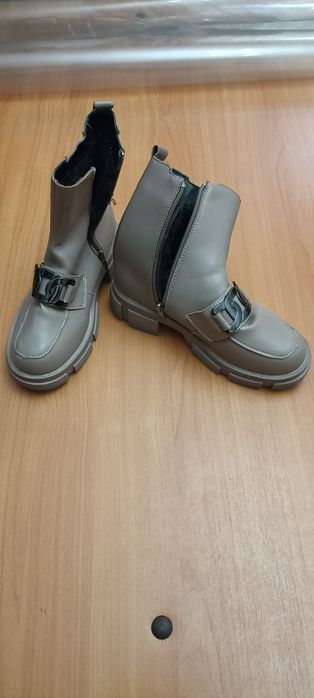 Продам женскую  обувь