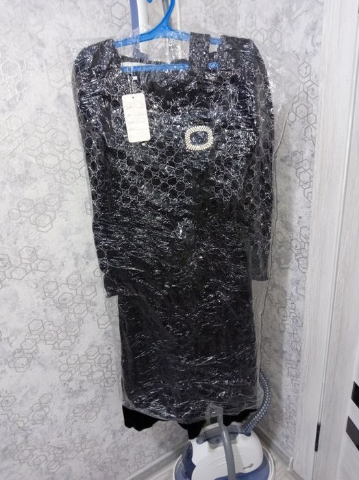 Oqshom libosi sotiladi