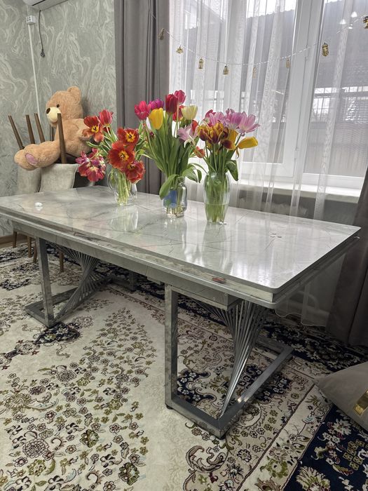 Стол кухонный и в готсинную