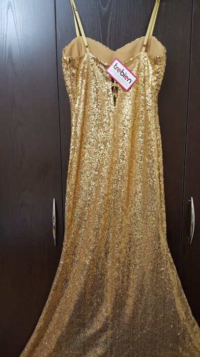 ПРОДАМ новое платье с пайетками