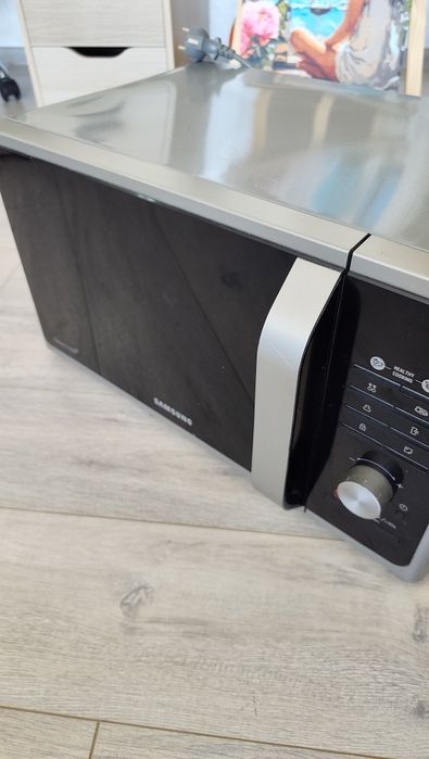 Cuptor cu microunde Samsung MS23F301TAS, 23L, 800W – stare foarte bună
