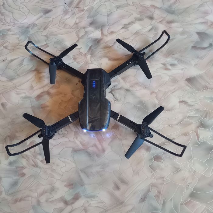 Дрон ,квадрокоптер Е99Pro.