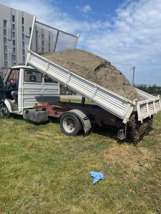 Transport nisip, balastru, piatra concasată .