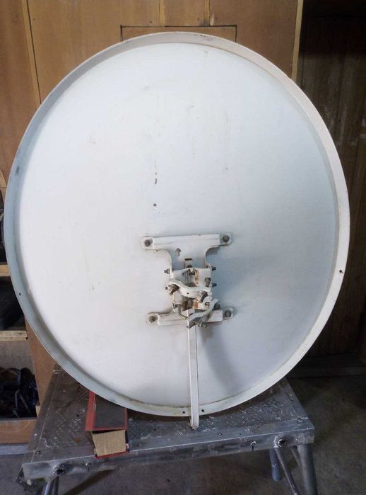 Продаётся параболическая антенна.