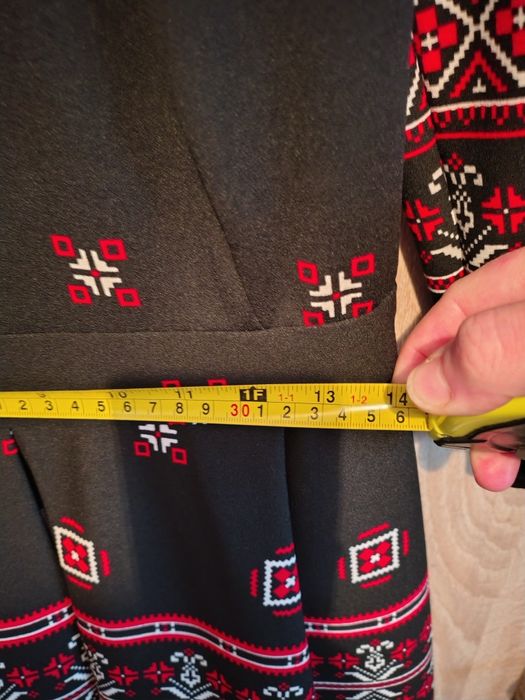 Rochie cu motive traditionale - marimea 42