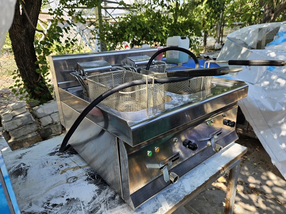 Фритюрник Специално за пържене на Риба и Картофи Професионален Трифазен 15kw.  МОЩЕН 2х10 литра със кранчета за източване Германия Цена 450 Евро