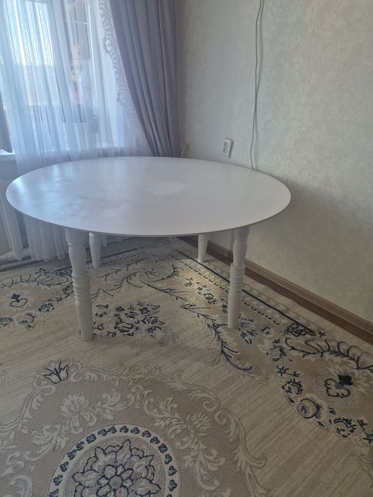 Продоется стол, шкаф купе, диван