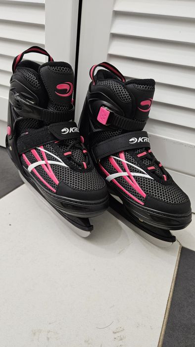 Продам коньки р.35-38