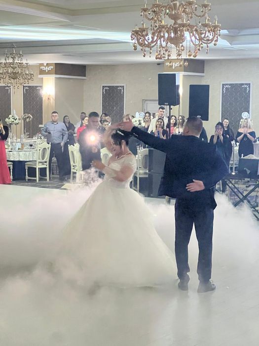 Rochie de mireasa xxl cu trena si pietricele