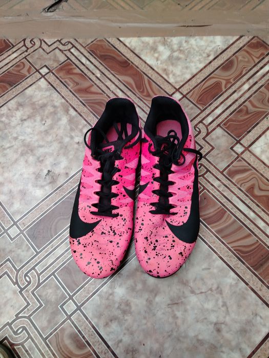 Adidasi Nike pentru alergat cu crampoane