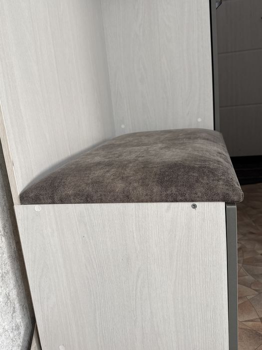 Шкаф для прихожей в отличном состоянии!