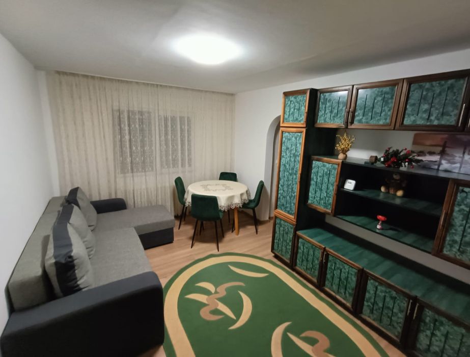 PF închiriez apartament cu 3 camere în Mănăștur
