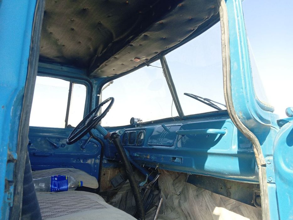 Zil 130 sotiladi. Samasvallari ko'taradi. Holati yaxshi ishlab turgan