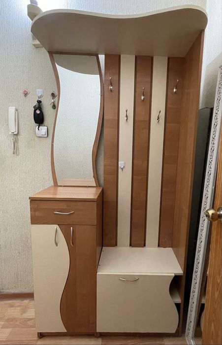 Продам мебель в Прихожую