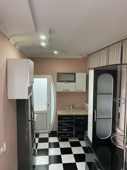 Fargona shaxar sentrda kvartira ijaraga beriladi Unversitet oldida