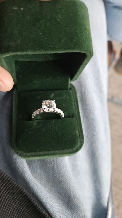 Inel, argint placat cu aur alb piatra moissanit 3.5 carate