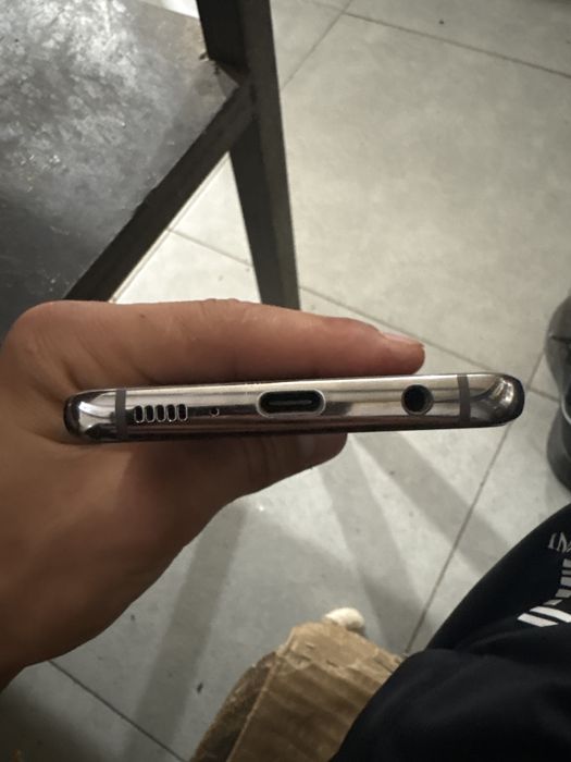 Самсунк S10 с каропкаи