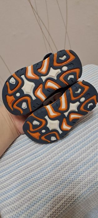 Продам детские сандали 20р.