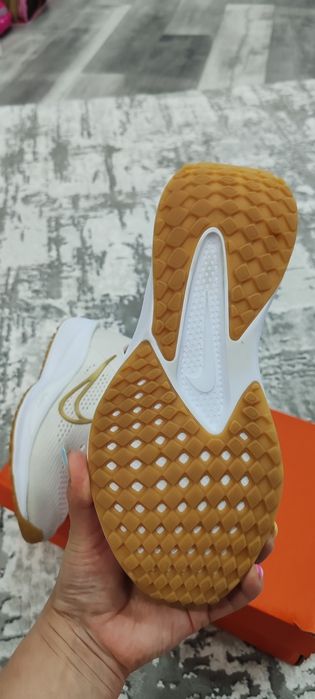 Nike Quest 6 crem 38, 5