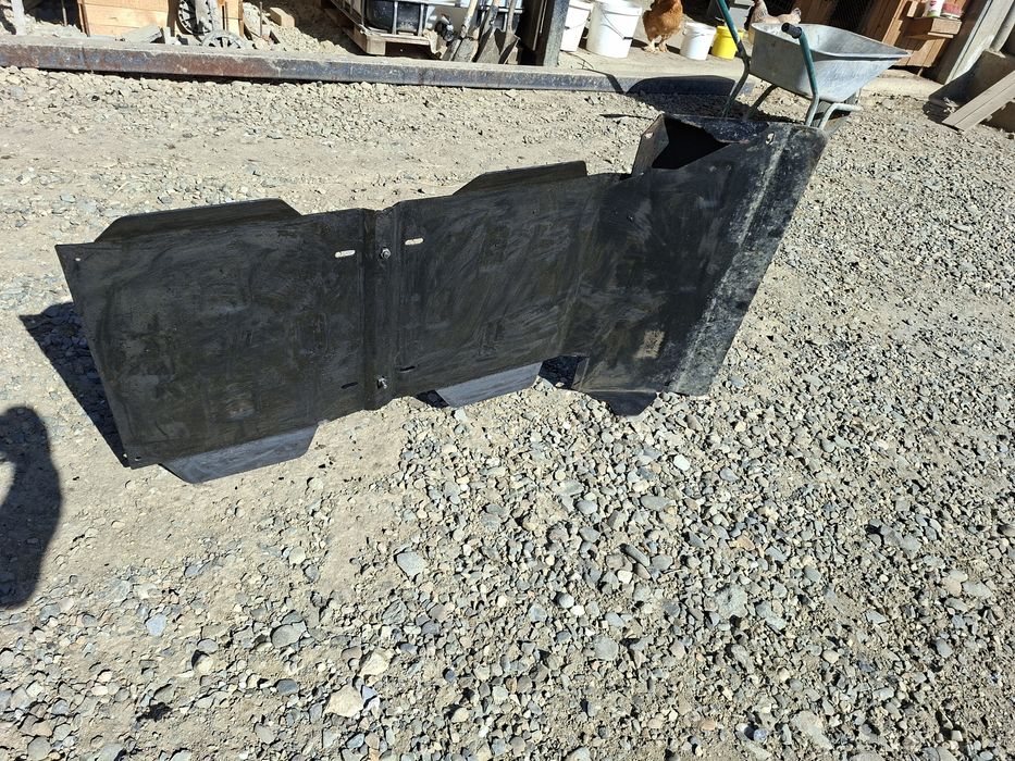 Vând scut motor Mitsubishi l200 2004