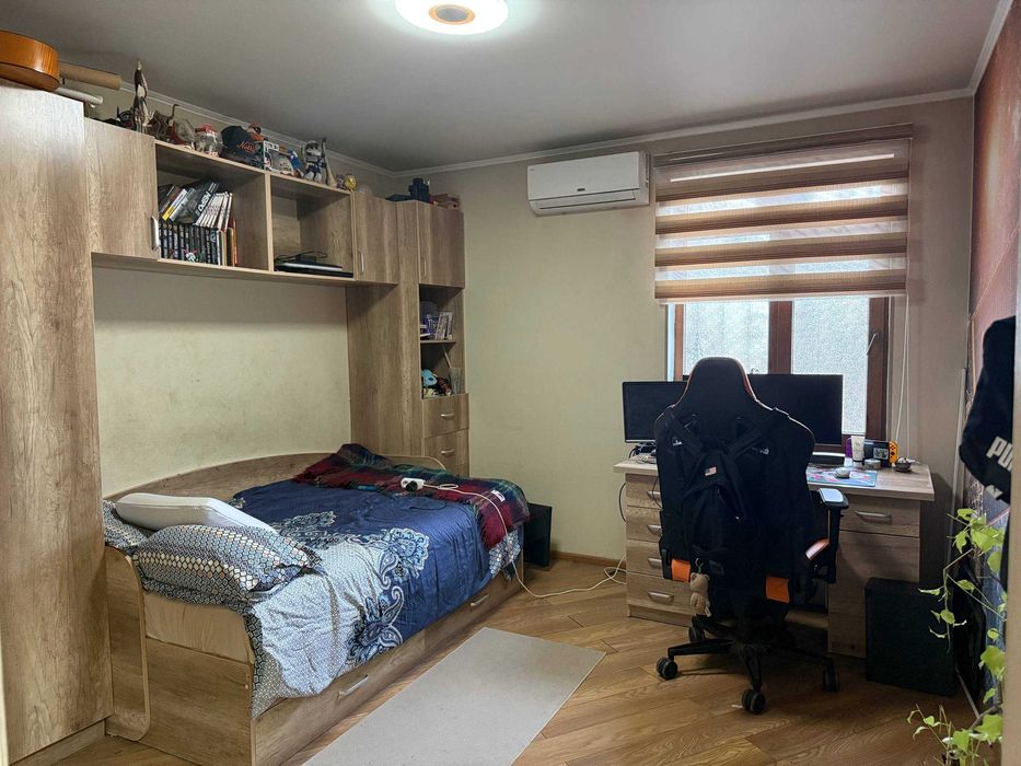 Продаётся 4комнатная квартира спецплан на Лабзаке.