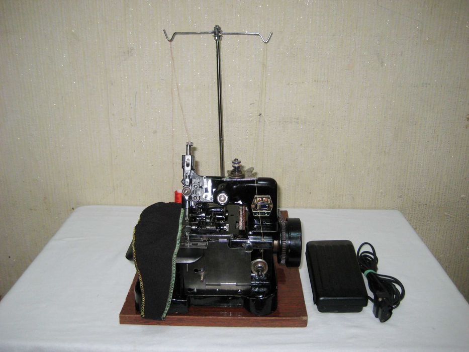 Оверлог оригинал черный свет отлично шёт почти новым состоянии!