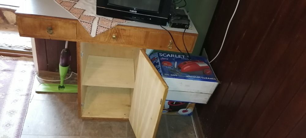 Продавам Бюро от дърво Д 1,00 Ш 0,40 В 0,85см