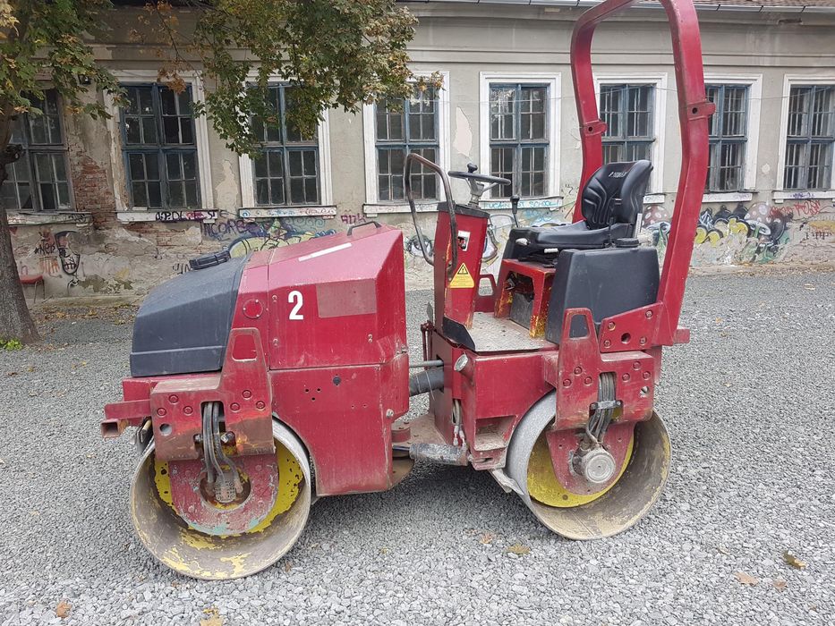 Închiriez cilindru compactor