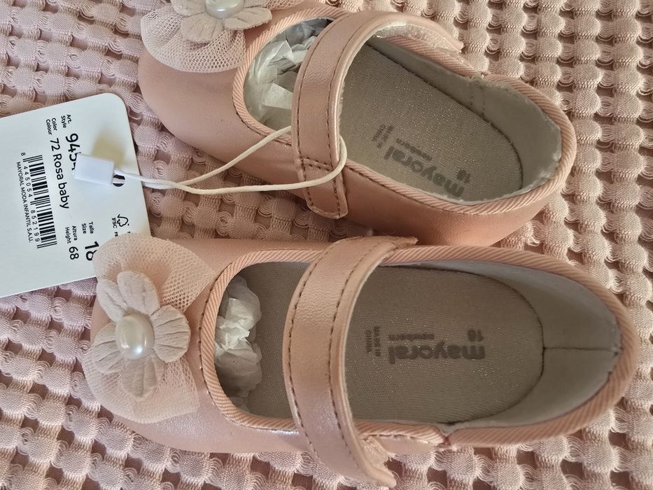 Чисто нови детски обувки