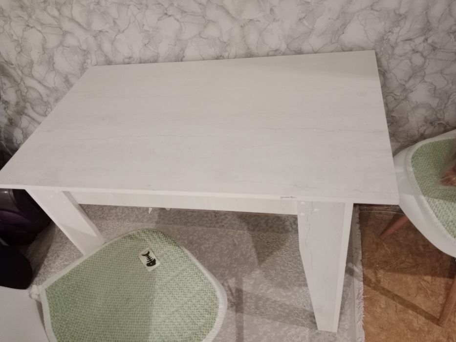 Стол кухонный без стульев