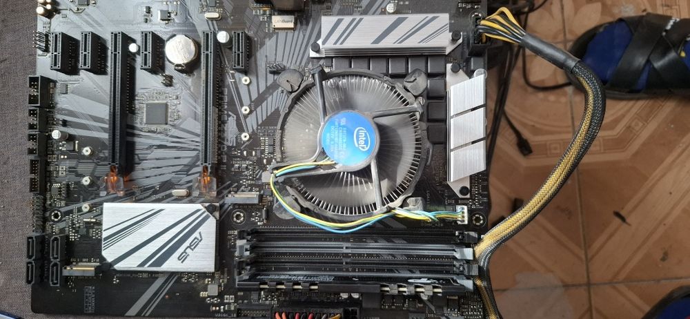 Дъно asus със i7.8700