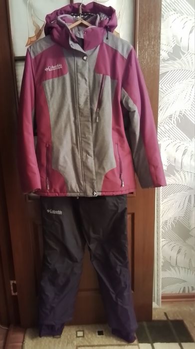 Продаётся тёплый женский костюм.