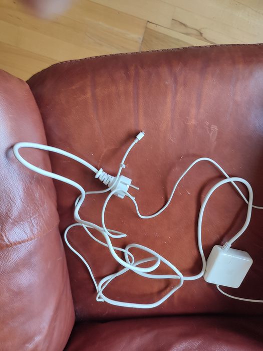 60 W Magsafe power adapter