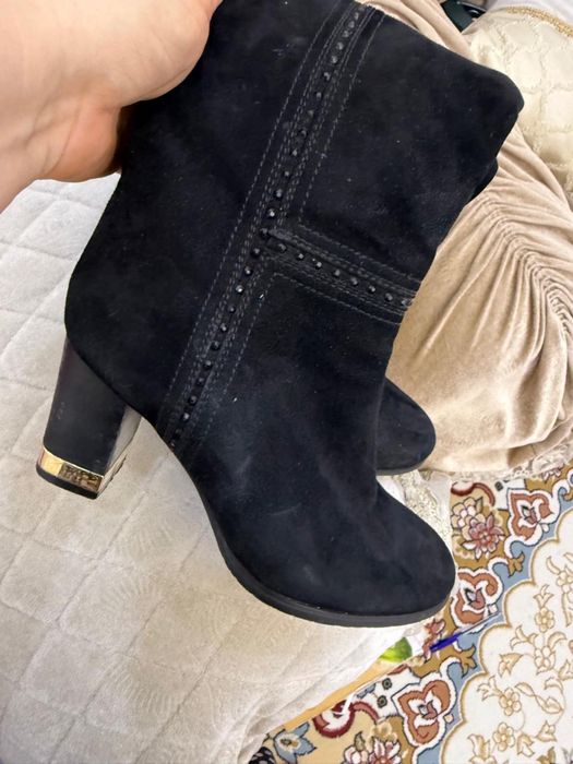 Замшевые сапоги…..