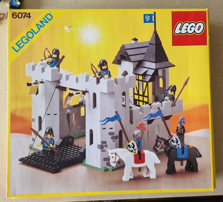 Продавам Lego 6074 Black Falcon's Fortress от 1986